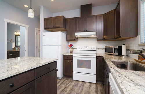 Anacortes Casa | Cute cottage, peek-a-boo view close to everything Anacortes has to offer.