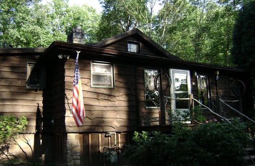 Laurel Mountain Cabina | Cute Cottage in Beautiful Forest | Artistic Style & Charm | A Ligonier Original