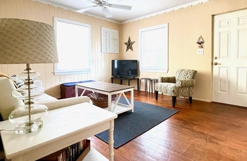 Gulfport Cabaña | Cute Cottage In The Heart of Gulfport!