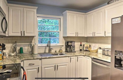 Tallahassee Casa | Cute Cottage nestled in the trees close to Doak Campbell Stadium