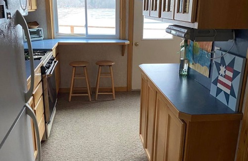 Vestaburg Cabaña | Cute cottage on all sports lake
