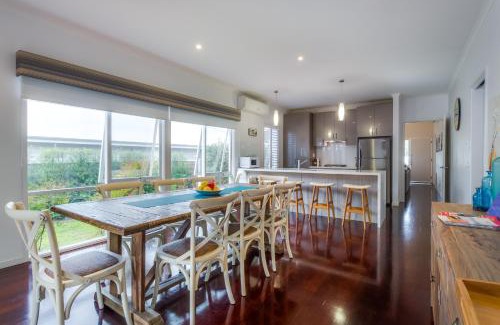 Rye Casa | Cute Cottage on Cain - beach at end of street