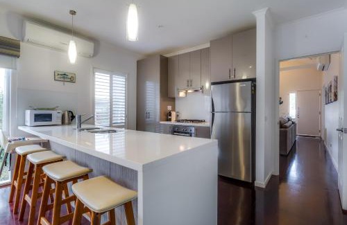 Rye Casa | Cute Cottage on Cain - beach at end of street