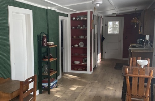 Pointe Aux Pins Casa | Cute Cottage on the Pines Miracle Mile!