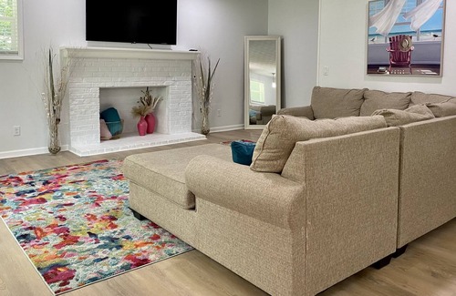 North Beach Casa | Cute cottage right next to Hanna Park’s beautiful beaches and The Naval station