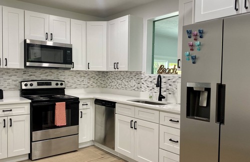 North Beach Casa | Cute cottage right next to Hanna Park’s beautiful beaches and The Naval station