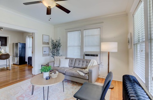 Memphis Cabaña | Cute Cottage, Walk to Overton Park & Memphis Zoo