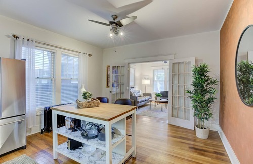 Memphis Cabaña | Cute Cottage, Walk to Overton Park & Memphis Zoo