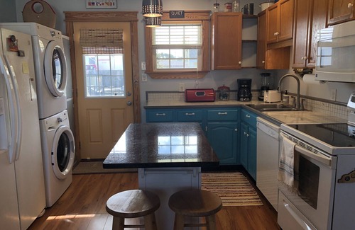 Morehead City Casa | Cute cottage within walking distance to historic downtown Beaufort, NC.