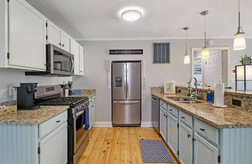 Fox Lake Casa | Cute & Cozy 2/1 Lakeview House on Chain O Lakes with Hot Tub