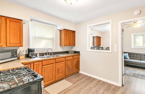 Lansing Casa | Cute, Cozy, and Completely Renovated!