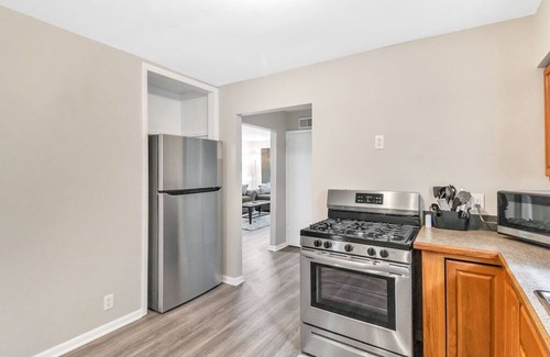 Lansing Casa | Cute, Cozy, and Completely Renovated!