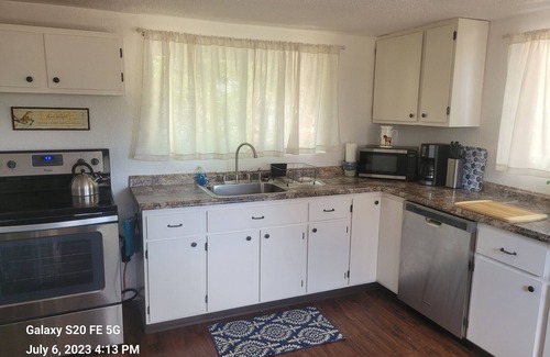 Colorado Springs Cabaña | Cute cozy cottage style duplex