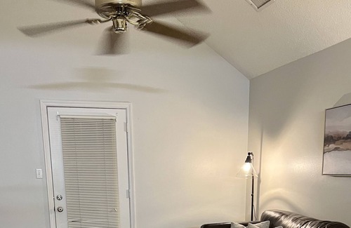 Gulfport Cabaña | Cute Cozy Cottage near beaches sleeps 4