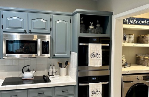 Rogers Casa | Cute & Cozy Downtown Cottage - Biking, Burgers, & Trails nearby