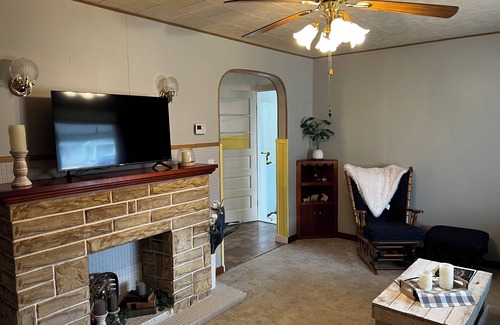 Wilson Casa | Cute cozy full home fenced back yard spacious parking near lake