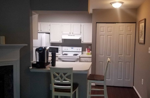 Lake Ridge Casa | Cute & Cozy Lake Ridge Townhouse
