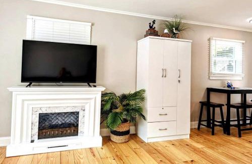 Fox Lake Casa | Cute & Cozy Lakeview House on Chain O Lakes with Hot Tub Option