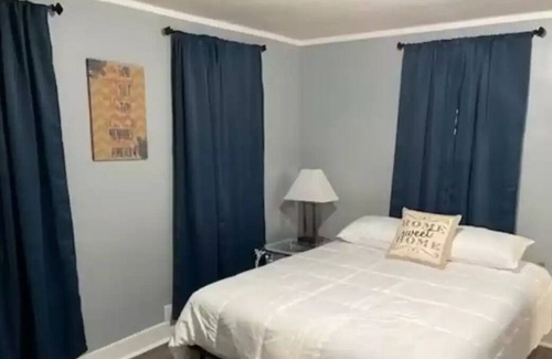 Culver Casa | Cute Culver Home close to beautiful lake Maxinkuckee. Pet friendly.