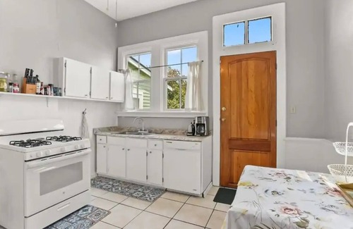 Faubourg Livaudais Casa | Cute Duplex in Central City