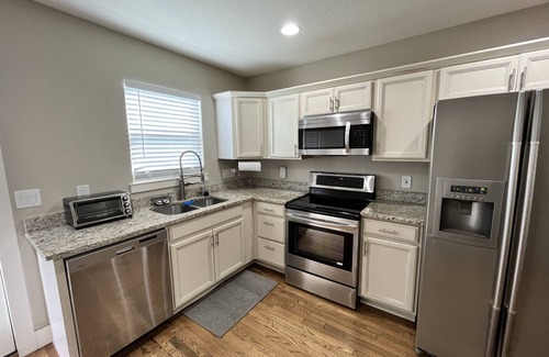 St. John - Coronado Hills Casa | Cute East Austin Bungalow