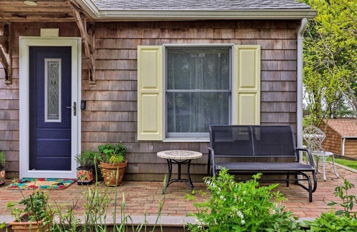 Springs Casa | Cute East Hampton Cottage with Patio - Walk to Beach