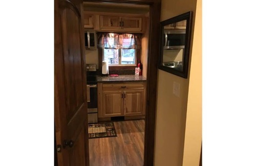 Evergreen Cabina | Cute Evergreen Cabin Gem