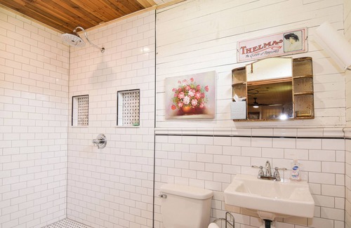Baxter Otro | Cute historic country store turned farm house with modern updates