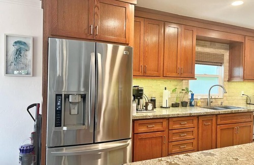 Huntington Beach Casa | CUTE HOME 7 BLOCKS TO BEACH . XBOX . BIKES . PETS