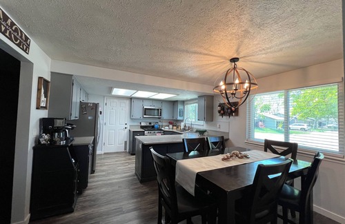 Eagle Casa | Cute home in quiet subdivision in small town of Eagle ID