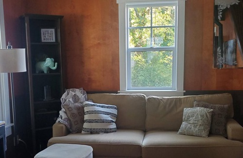 Easton Casa | Cute Home - Mt. Life, small town, close to recreation