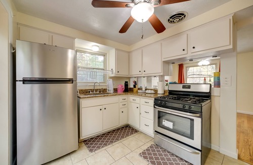 Mount Lebanon Casa | Cute Home w/ Patio ~ 7 Mi to Dtwn Pittsburgh