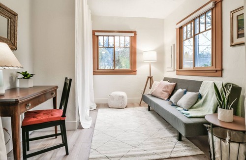College Hill Casa | Cute House, Close to All Things & Pet Friendly