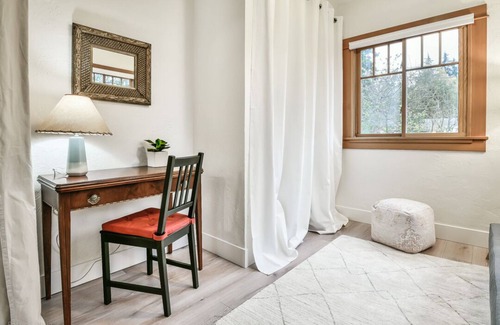 College Hill Casa | Cute House, Close to All Things & Pet Friendly