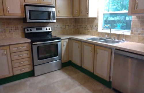 Fellowship Casa | Cute house good neighborhood 6 miles from WEC fenced yard and plenty parking