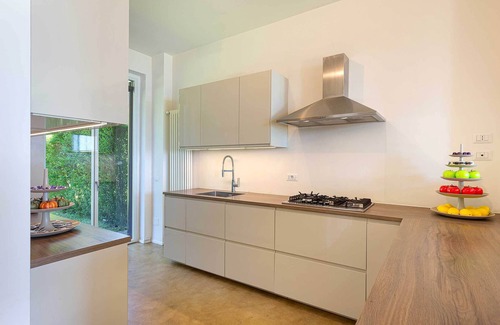Lesa Cabaña | Cute house in a family-friendly resort featuring tennis & a pool! - Casa Letizia