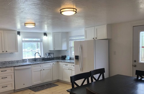 Tyrone Casa | Cute house in Quiet Neighborhood! Lots of outdoor space!