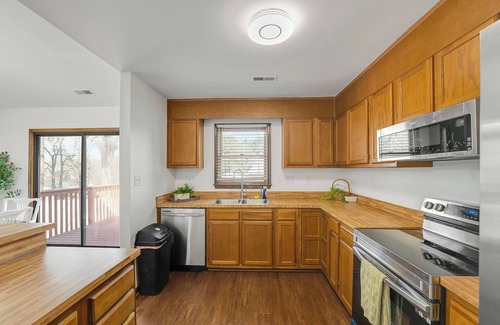 Southeast Raleigh Casa | Cute house w big fenced yard - starts at $3.5k/m