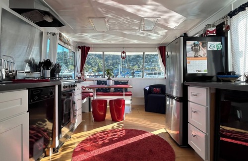Sausalito Alquiler De Eote | Cute houseboat, amazing location!!! Extremely walkable to restaurants and shops