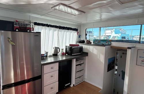 Sausalito Alquiler De Eote | Cute houseboat, amazing location!!! Extremely walkable to restaurants and shops
