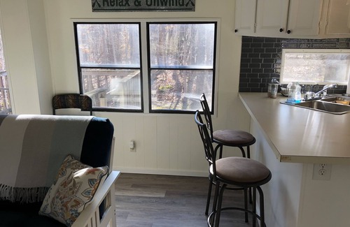 Bullock Cabaña | Cute Lakefront Cottage