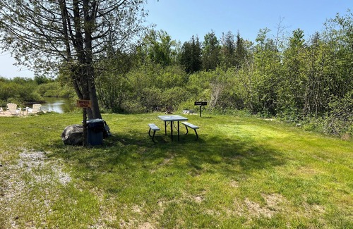 Petoskey Alquiler De RV | Cute little campground -campsite in Petoskey with nature views