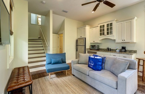 Santa Rosa Beach Casa | Cute little Cottage! Perfect Getaway! 2 Pools! SLEEPS 4 w/ BEACH CHAIRS!
