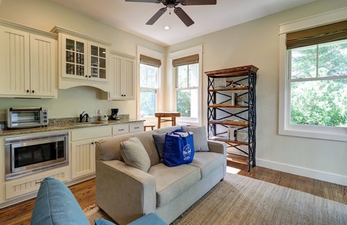 Santa Rosa Beach Casa | Cute little Cottage! Perfect Getaway! 2 Pools! SLEEPS 4 w/ BEACH CHAIRS!