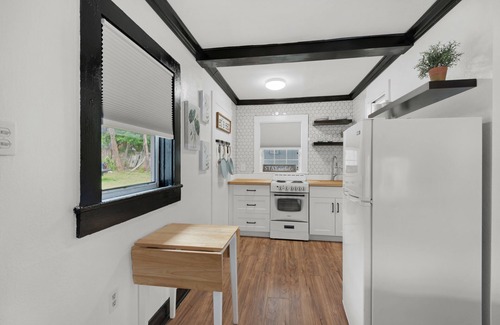 Downtown Cabaña | Cute little cottage located 2 blocks from the heart of Downtown Pensacola.
