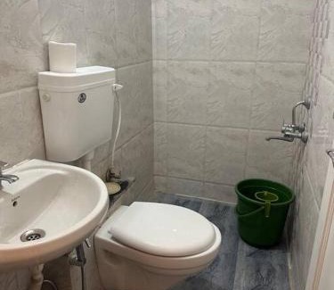 Koregaon Park Apartamento | Cute Little Room in Koregaon Park WiFi AC Kitchenette