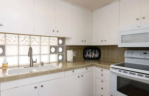 Hollywood Beach Casa | Cute Mid-Century Beach Side Bungalow | Beachside