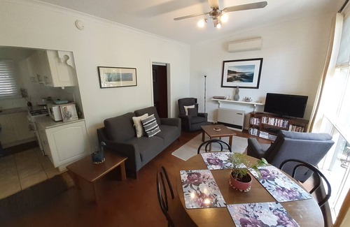 Rosebud Casa | Linda y acogedora, relajante casa de playa frente a la playa cómoda, tranquila y tranquila
