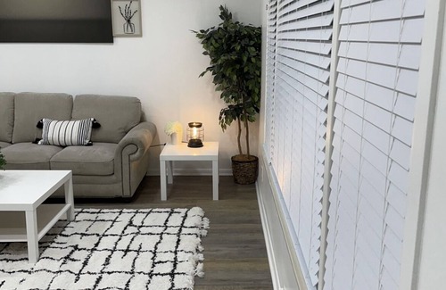 Sterling Heights Casa | Cute-n-Cozy Home Near Beaumont Troy
