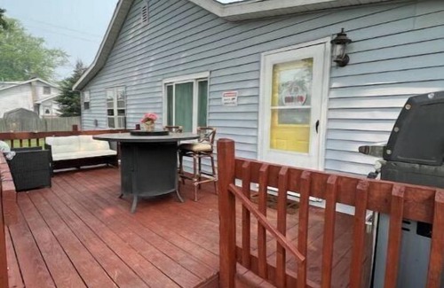 Detroit Beach Cabaña | Cute 'n Cozy Lake Erie Cottage